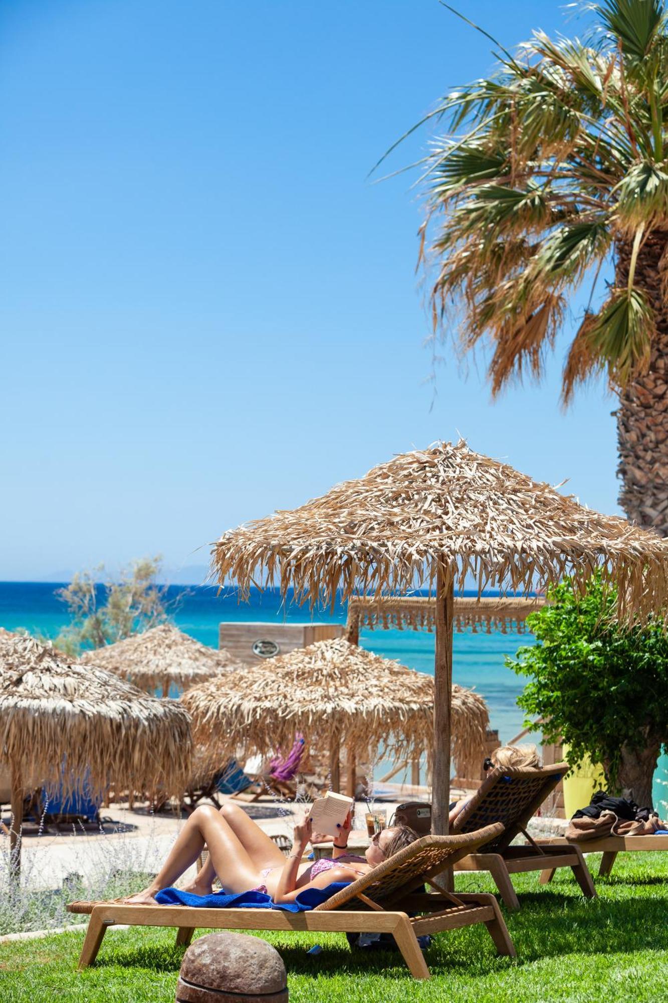 Golden Beach Hotel Chrisi Akti  Exterior photo